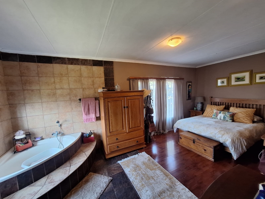 6 Bedroom Property for Sale in Olifantsnek North West